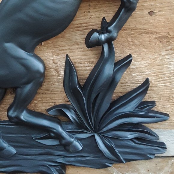 Beautiful Vintage Rearing Horse Wall Hanging - Picture 12 of 14